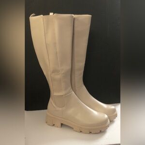NWOT Sugar Cream Jillian Knee-High Women's Lug Boots